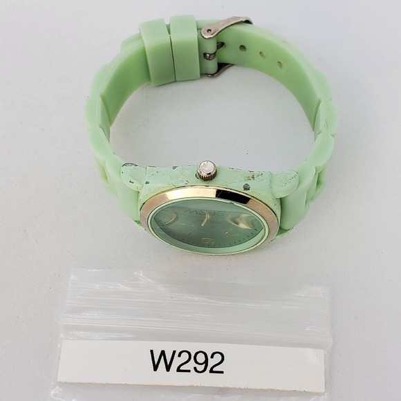 40MM Women's Watch Light Green Dial Light Green Plastic Bands New Battery - Picture 13 of 13
